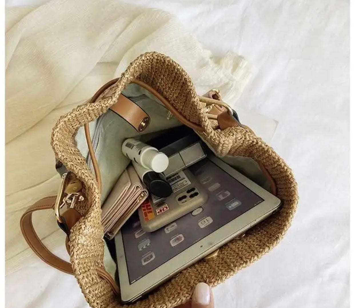 ''Take me away'' bucket bag!